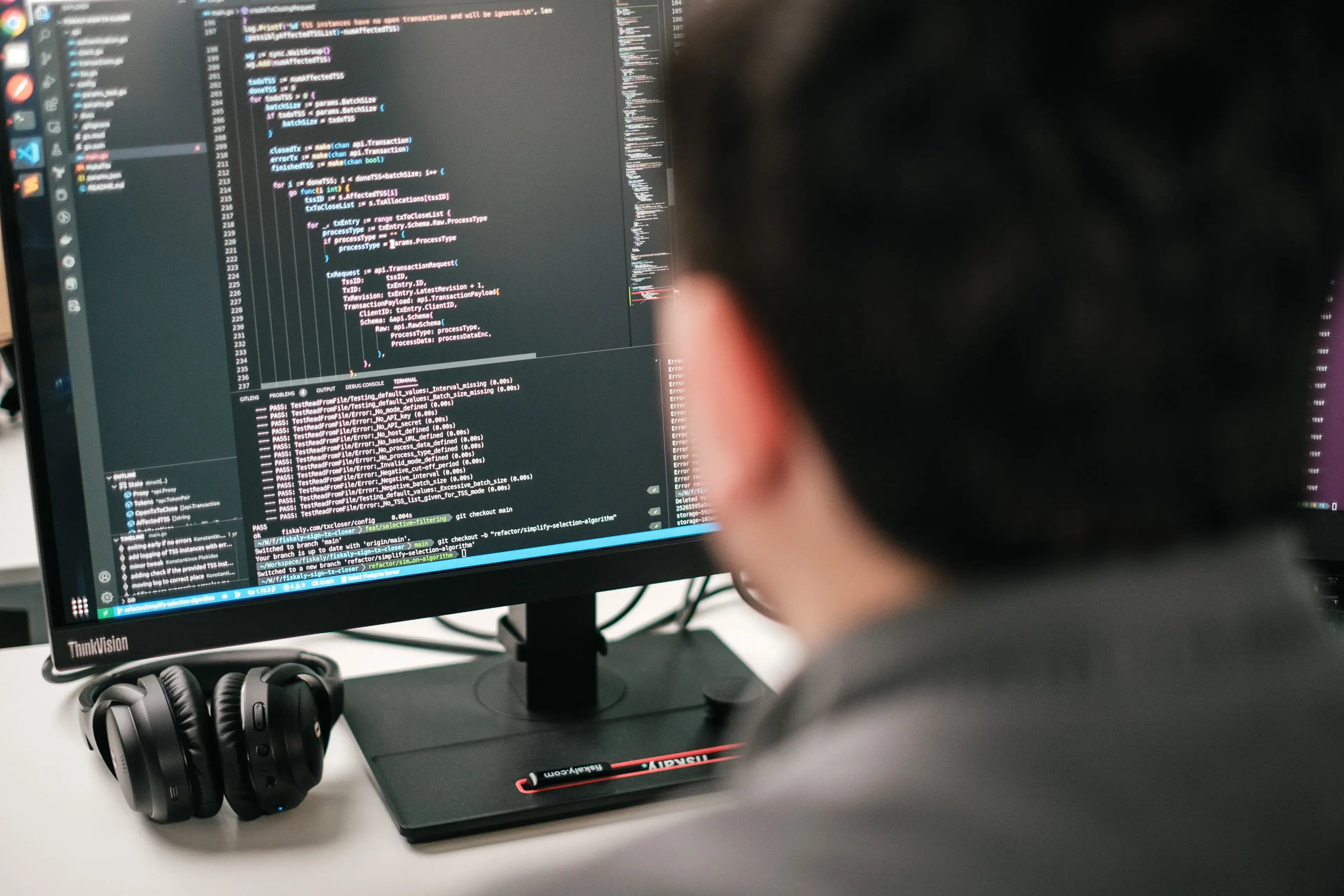 Man sitting in front of the computer monitor, looking at the fiscalization code